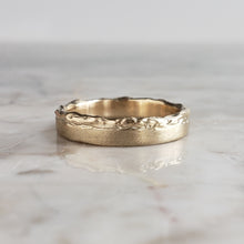 Load image into Gallery viewer, Mountain Peak Band, 10k Yellow Gold, 4mm wide